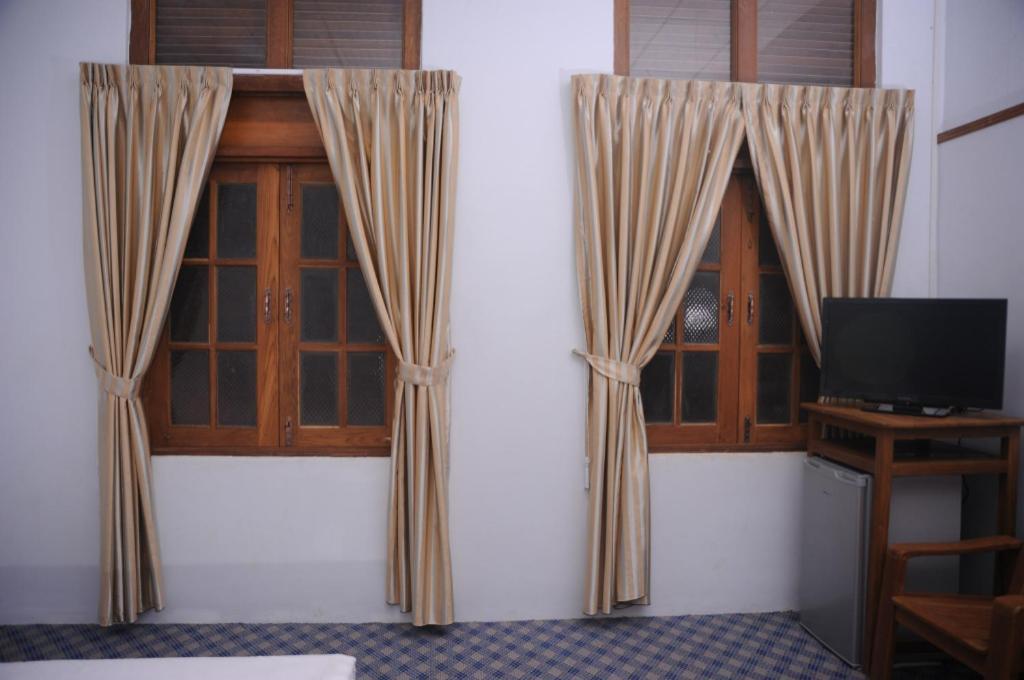 Yangon Urban Hotel Bagian luar foto