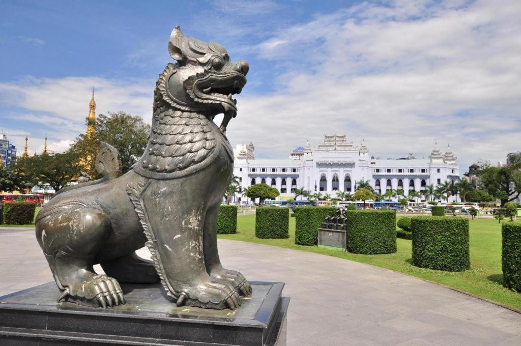 Yangon Urban Hotel Bagian luar foto