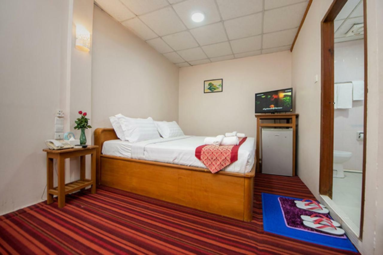 Yangon Urban Hotel Bagian luar foto