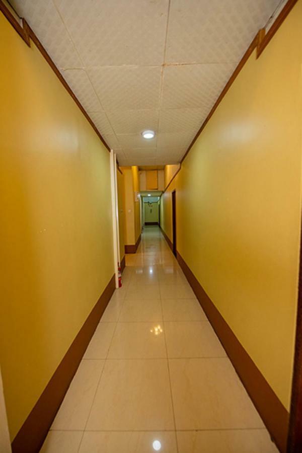 Yangon Urban Hotel Bagian luar foto