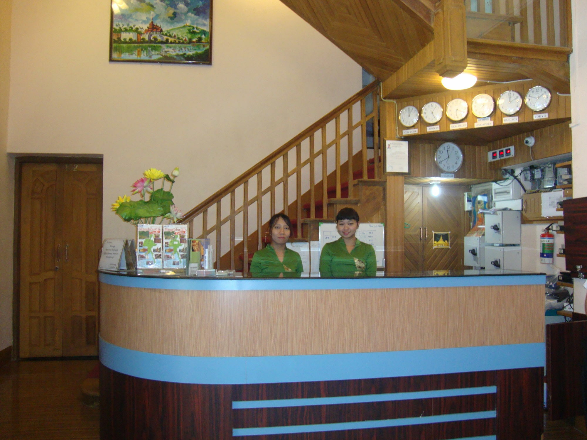 Yangon Urban Hotel Bagian luar foto
